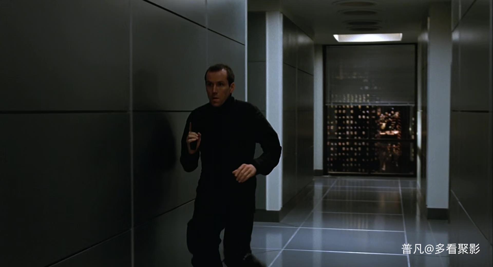 憨豆特工1.Johnny.English.2003.2Audio.CN.mkv_20251026_150150.687.jpg