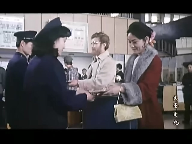 电影闪光的彩球1982.mp4_000032.118.jpg