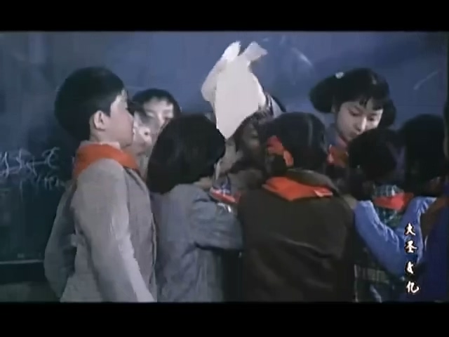 电影闪光的彩球1982.mp4_000750.120.jpg